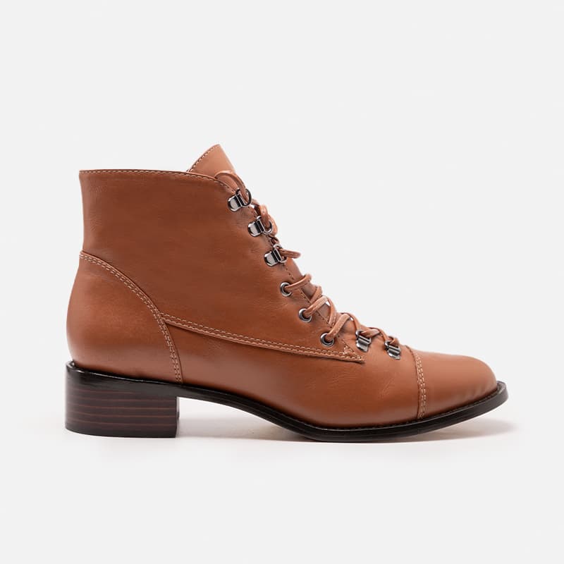 BOTA CANO CURTO LUIZA BARCELOS CASTANHO