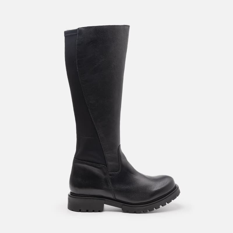 BOTA EM COURO PRETO