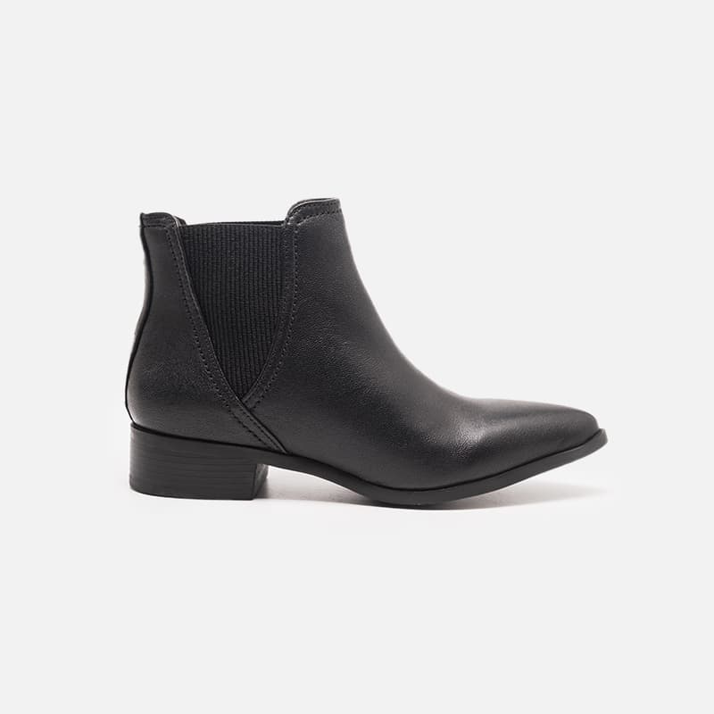 BOTA EM COURO PRETO