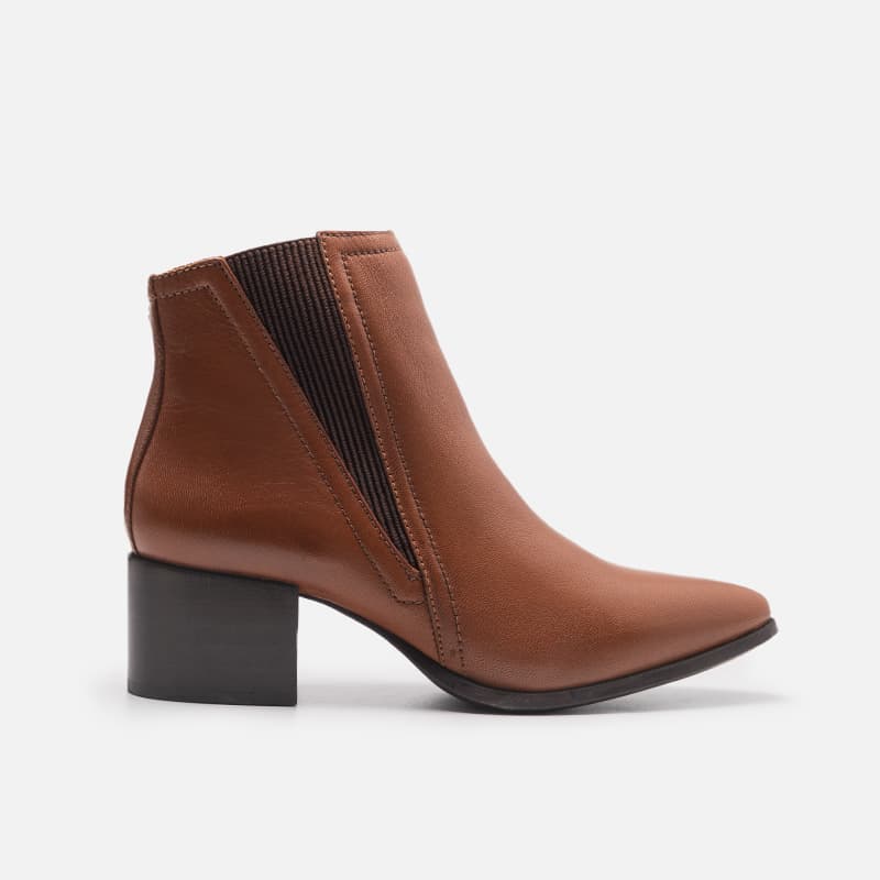 BOTA EM COURO CARAMELO
