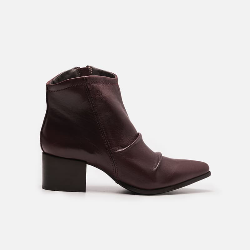 BOTA EM COURO VINHO