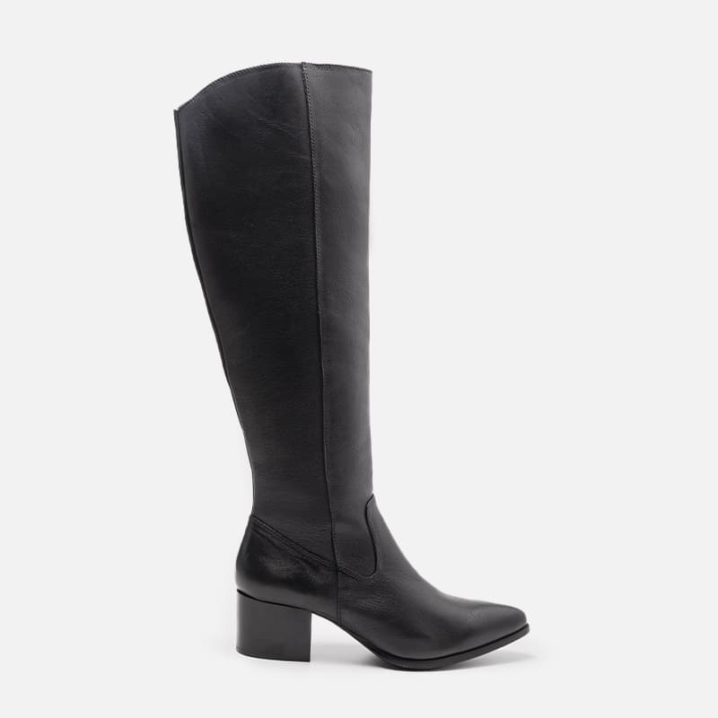BOTA EM COURO PRETO
