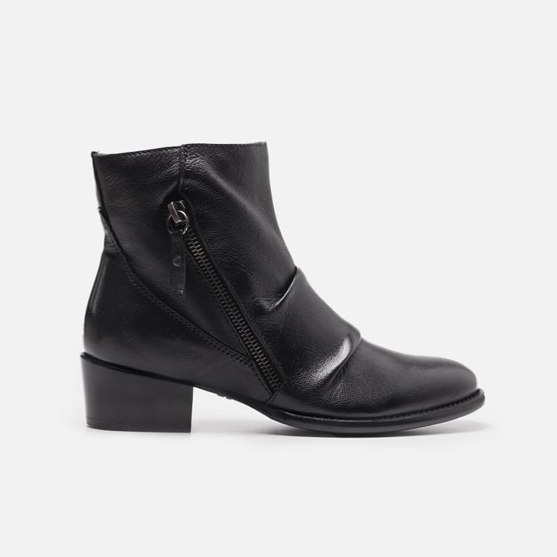 BOTA EM COURO PRETO
