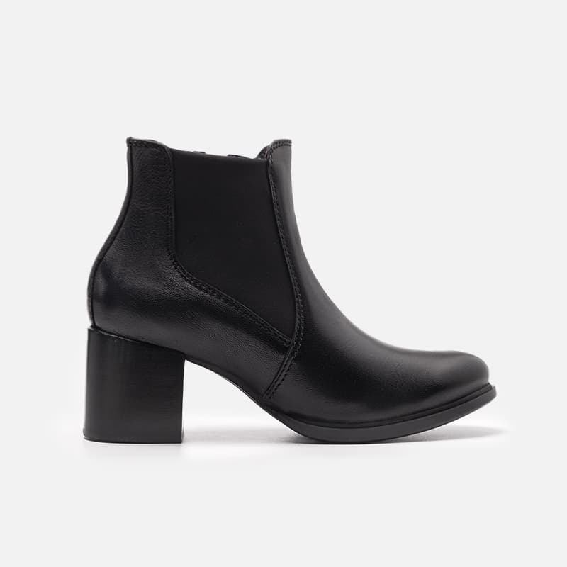 BOTA EM COURO PRETO