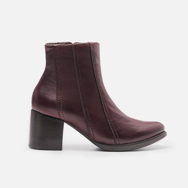 BOTA EM COURO VINHO