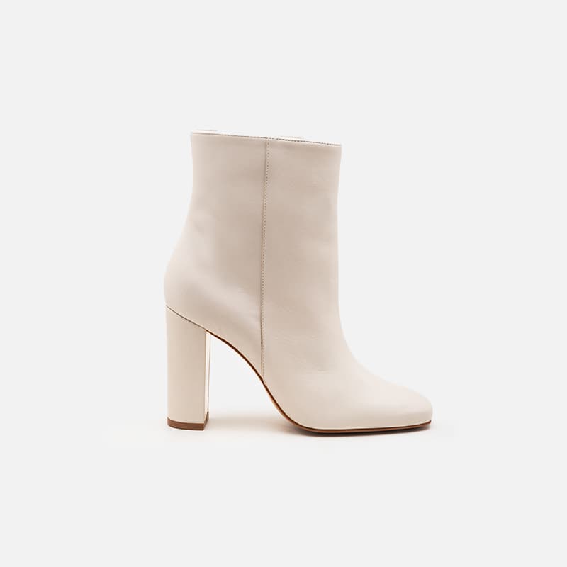 BOTA CANO MÉDIO SCHUTZ AMENDOA