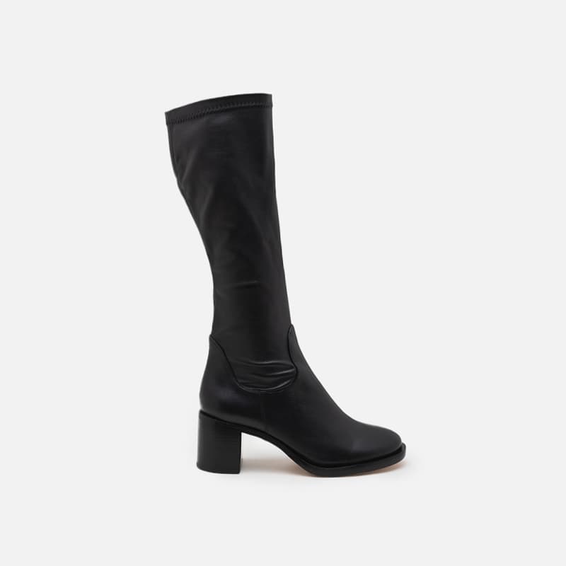 BOTA EM COURO PRETO