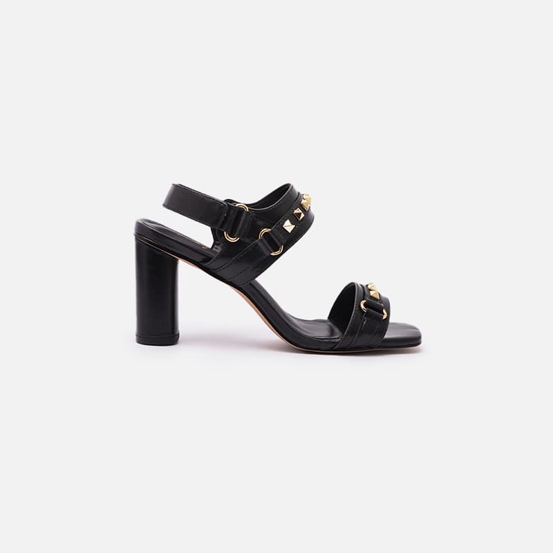 SANDALIA EM COURO PRETO