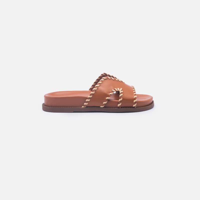 FLAT EM COURO CARAMELO