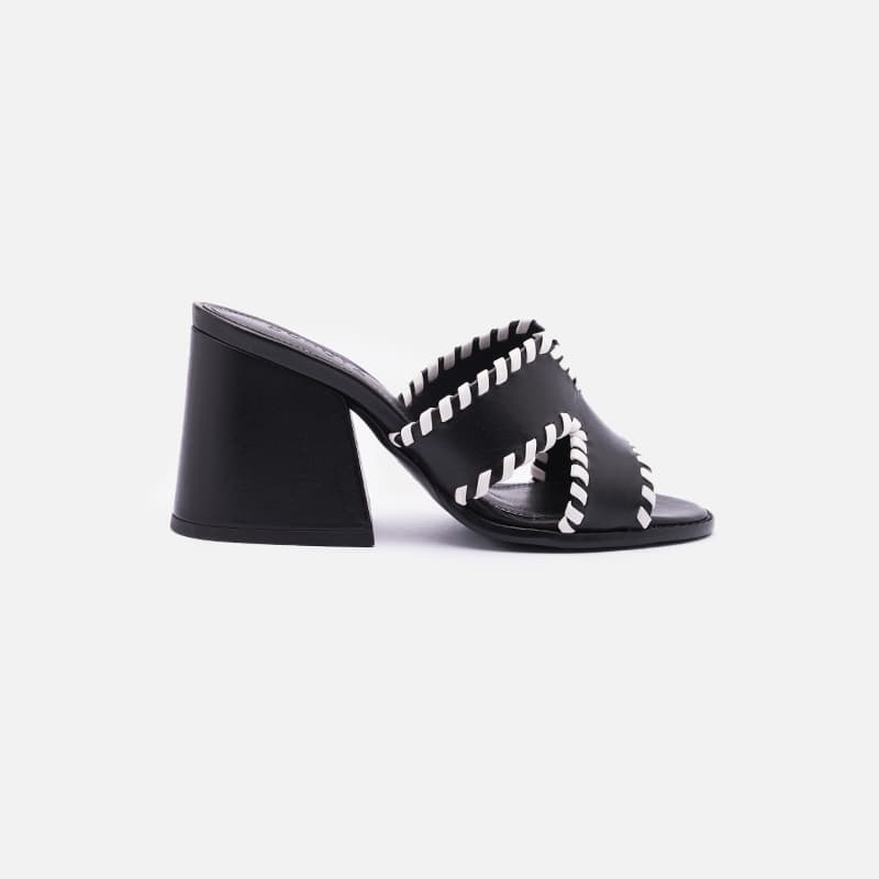 MULE EM COURO PRETO