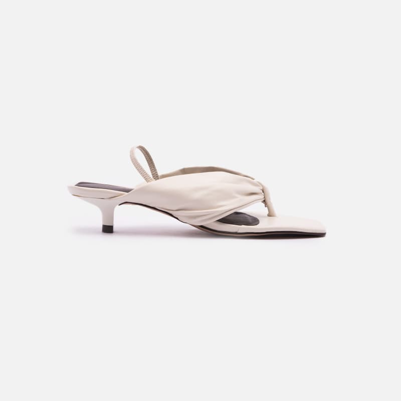 SANDALIA EM COURO OFF WHITE