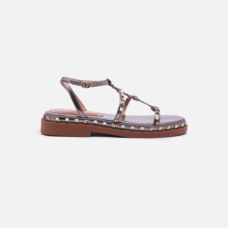 SANDALIA COM STUDS PRATA VELHA