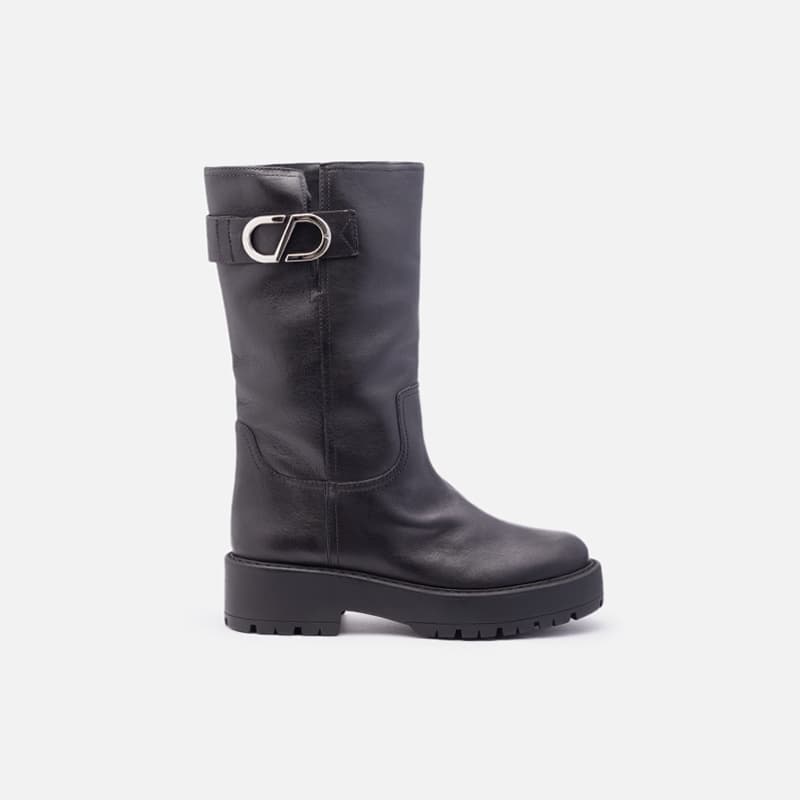 BOTA EM COURO PRETO