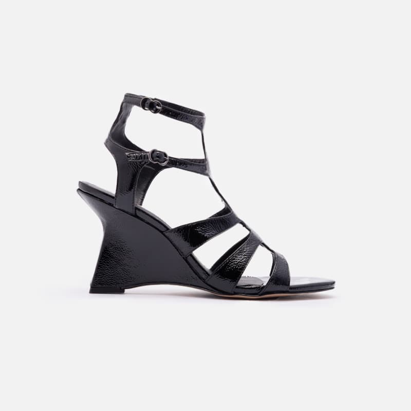 SANDALIA EM COURO PRETO