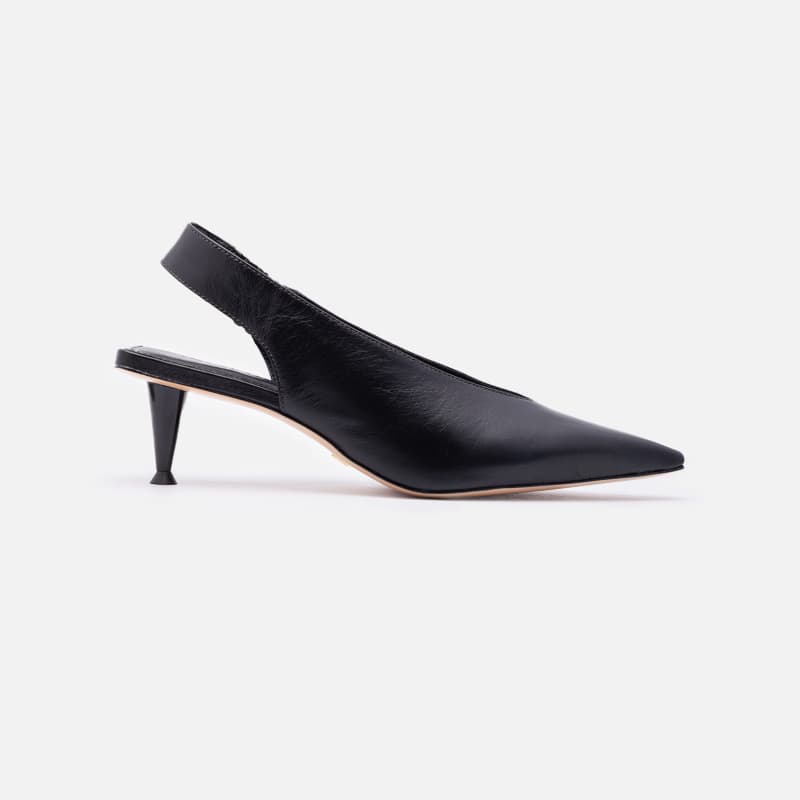 SAPATO EM COURO PRETO