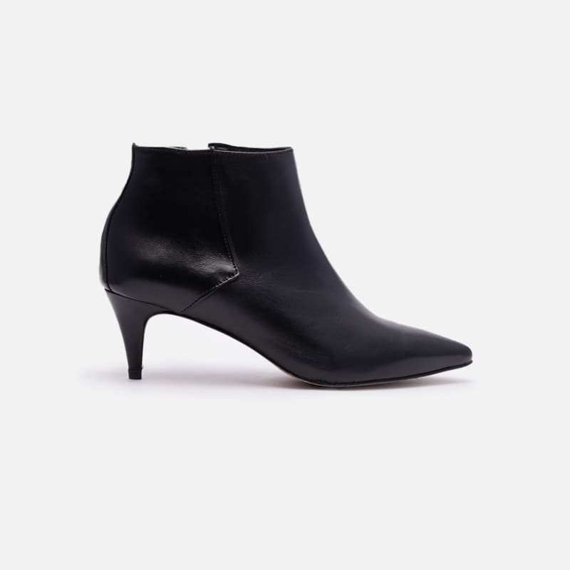 BOTA EM COURO PRETO
