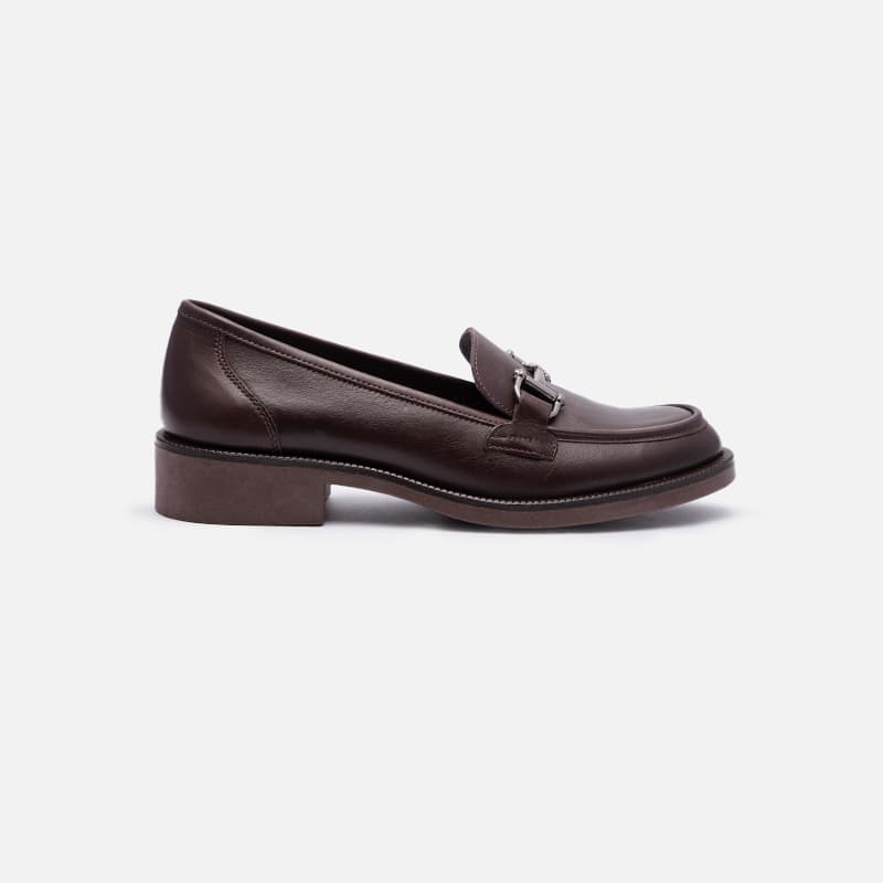 MOCASSIM EM COURO MARROM