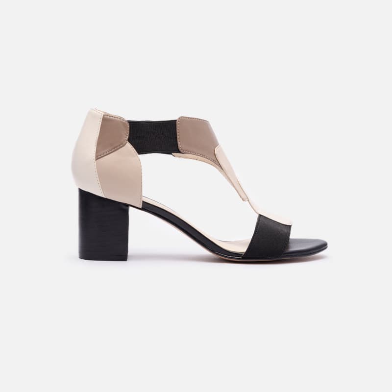 SANDALIA EM COURO FENDI